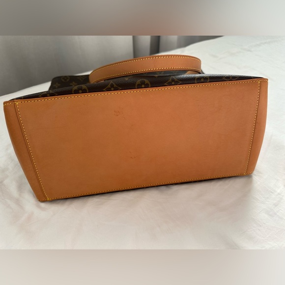 Louis Vuitton Cabas Mezzo Monogram Canvas - Picture 6 of 12